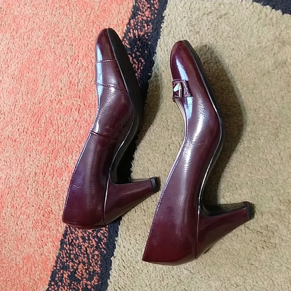 Naturalizer Patent Leather Heels 8.5M - Picture 2 of 8